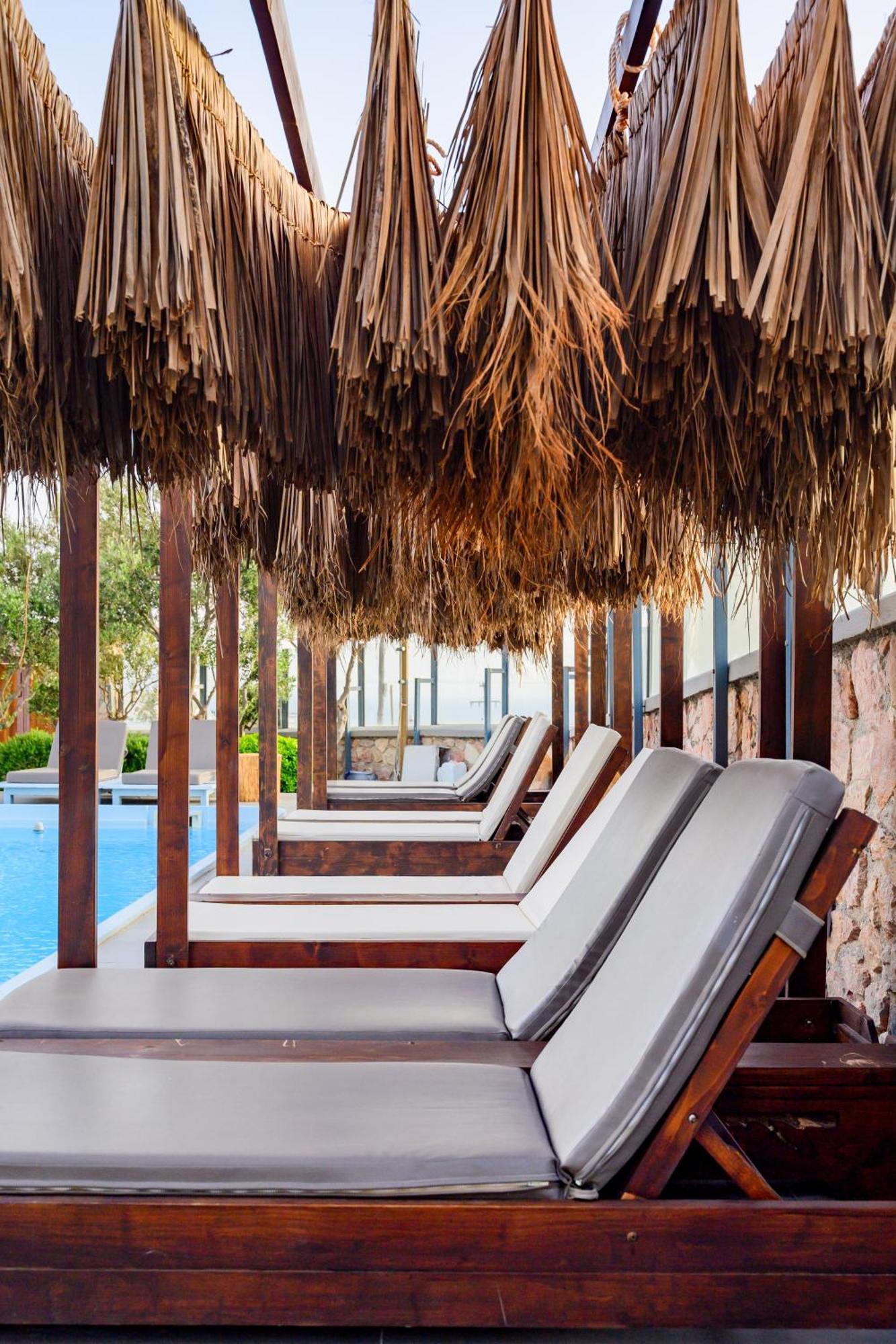 Impressive One Hotel Ormos Athinios Exterior photo